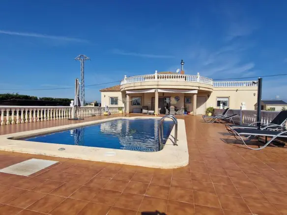 Country House Of 184 M² In Catral, Spain
