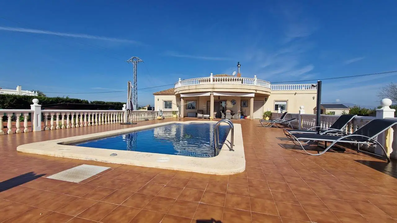 Country House Of 184 M² In Catral, Spain