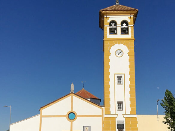 House Of 300 M² With Large Orchard In 30 Minutes From The Sea