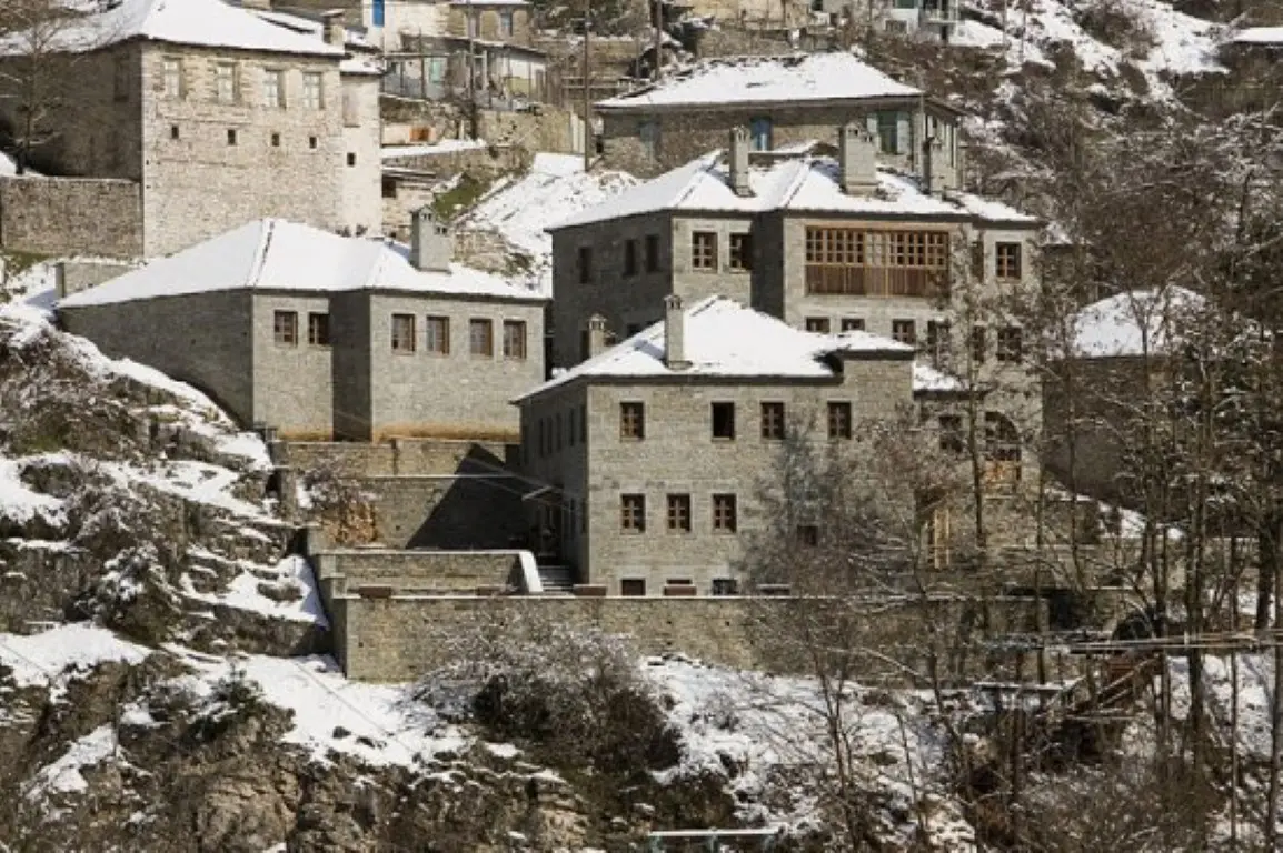 Hotel Of 1000 M² In Epirus