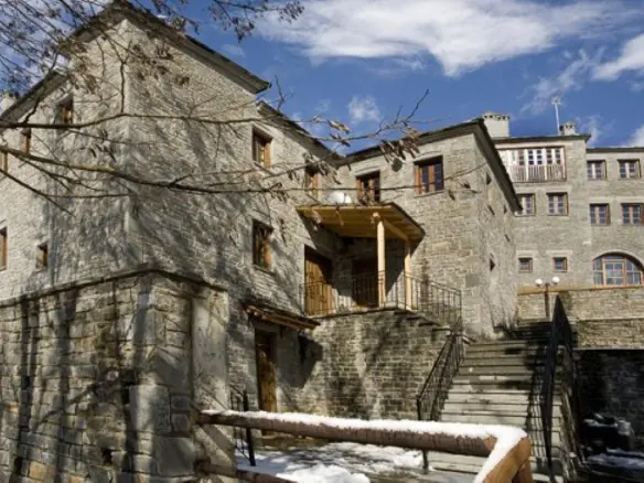 Hotel In Timfi, Greece (1.000 M²)