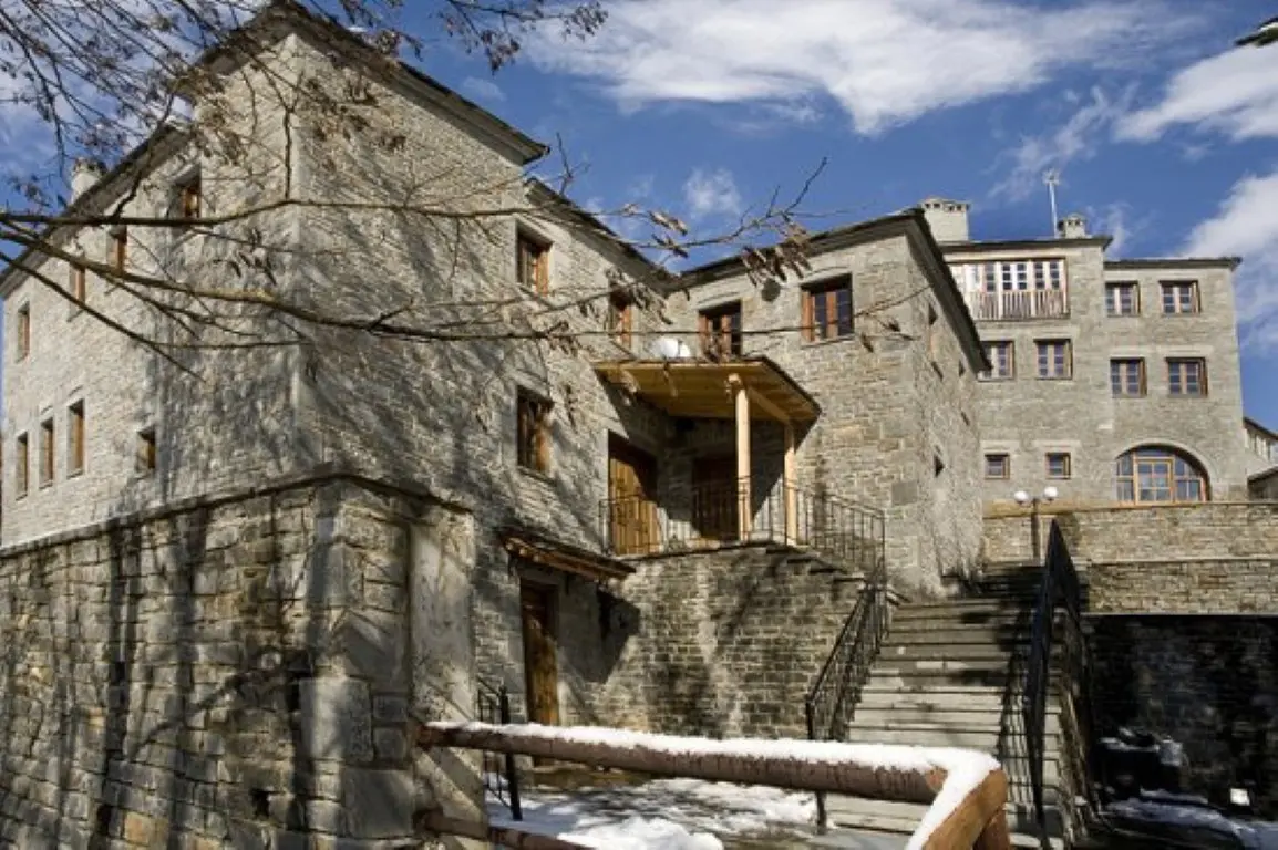 Hotel Of 1000 M² In Epirus