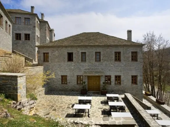 Hotel In Timfi, Greece (1.000 M²)