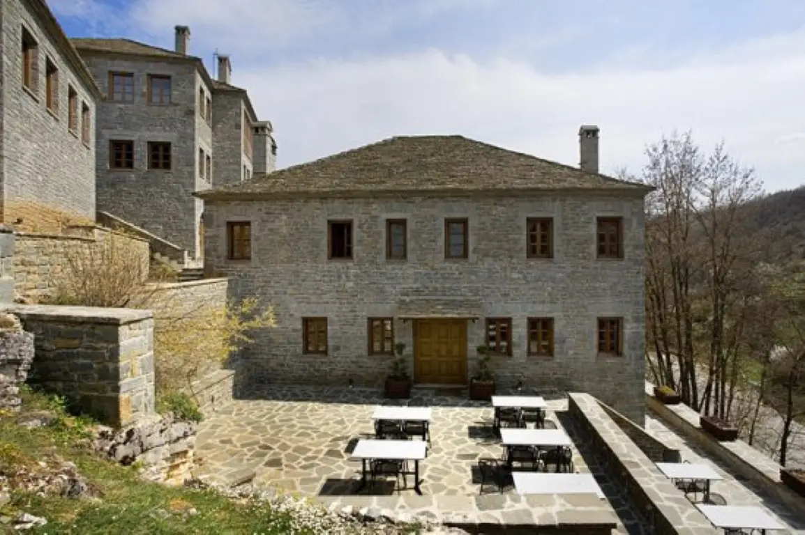 Hotel Of 1000 M² In Epirus