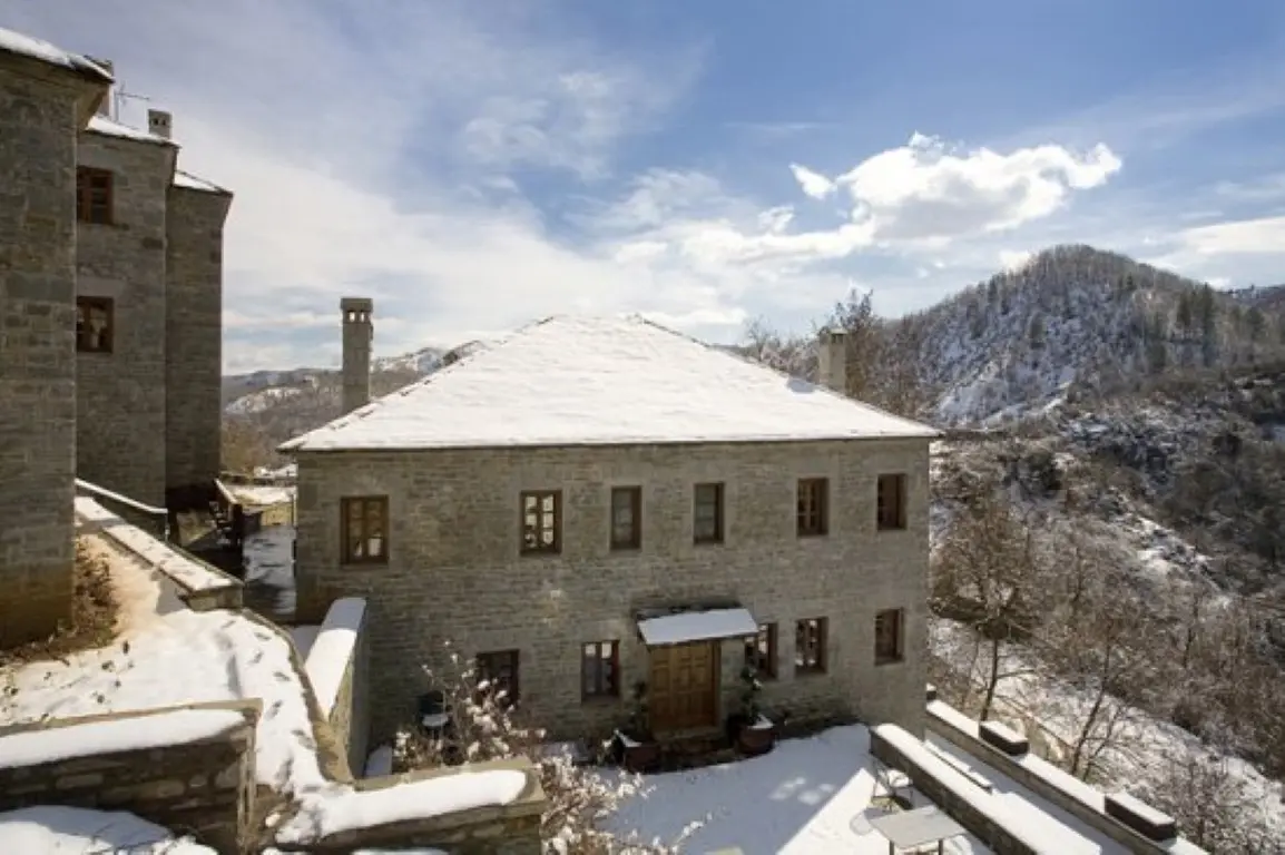 Hotel Of 1000 M² In Epirus
