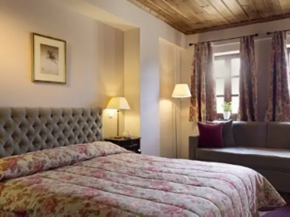 Hotel In Timfi, Greece (1.000 M²)