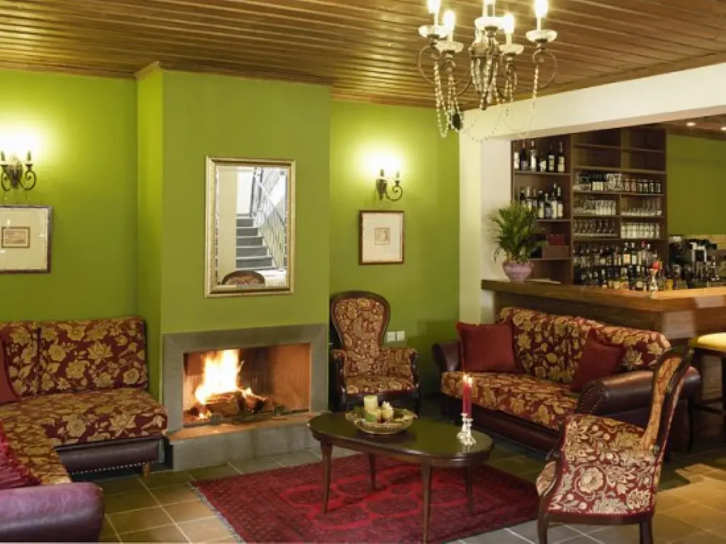 Hotel Of 1000 M² In Epirus