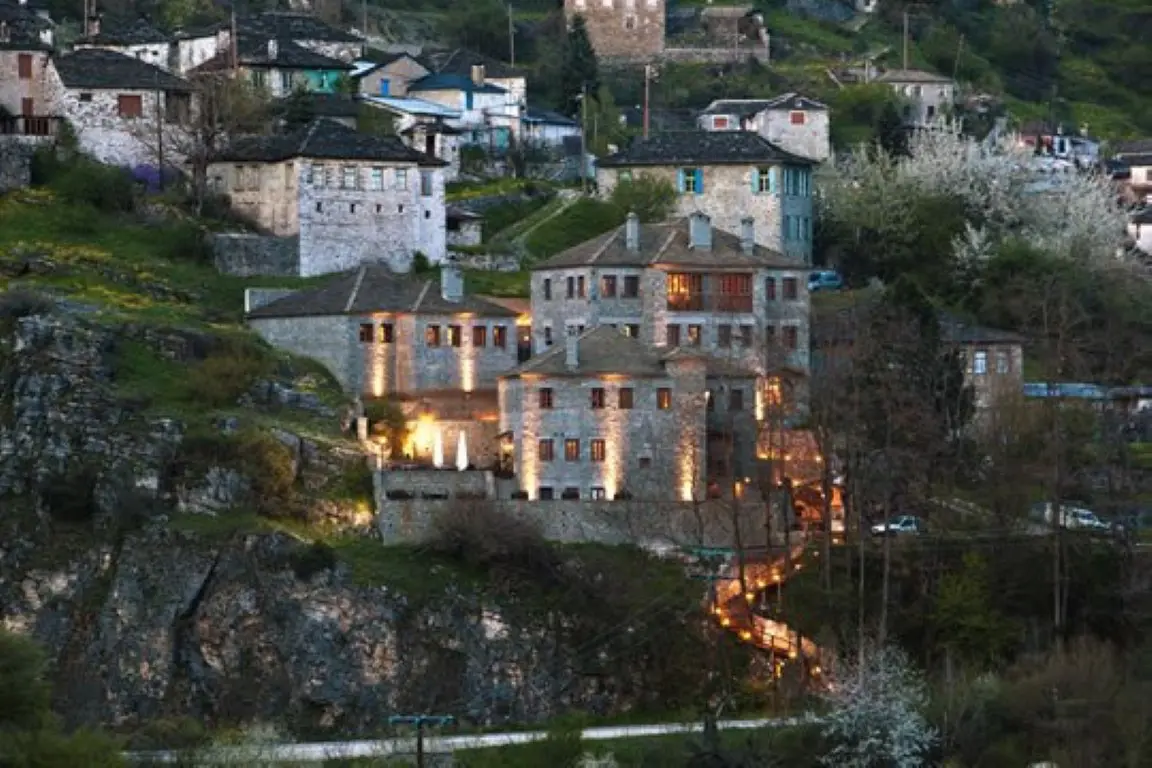 Hotel Of 1000 M² In Epirus