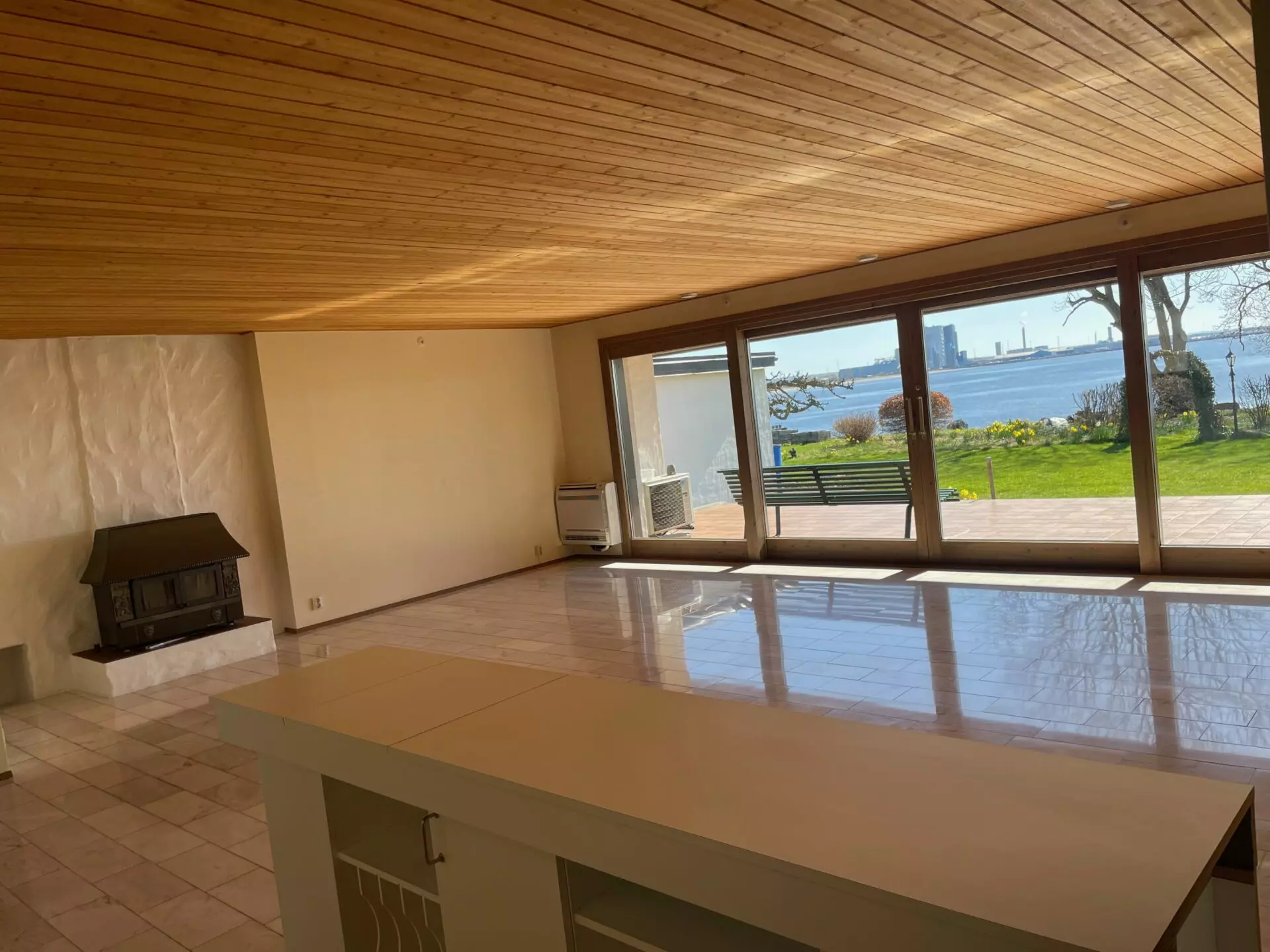 Villa Of 210 M² With Ocean View In Strand