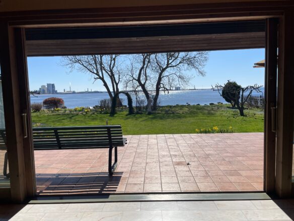 Villa Of 210 M² With Ocean View In Strand