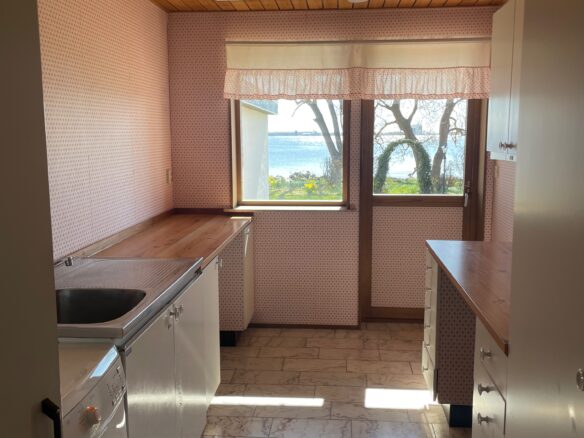 Villa Of 210 M² With Ocean View In Strand