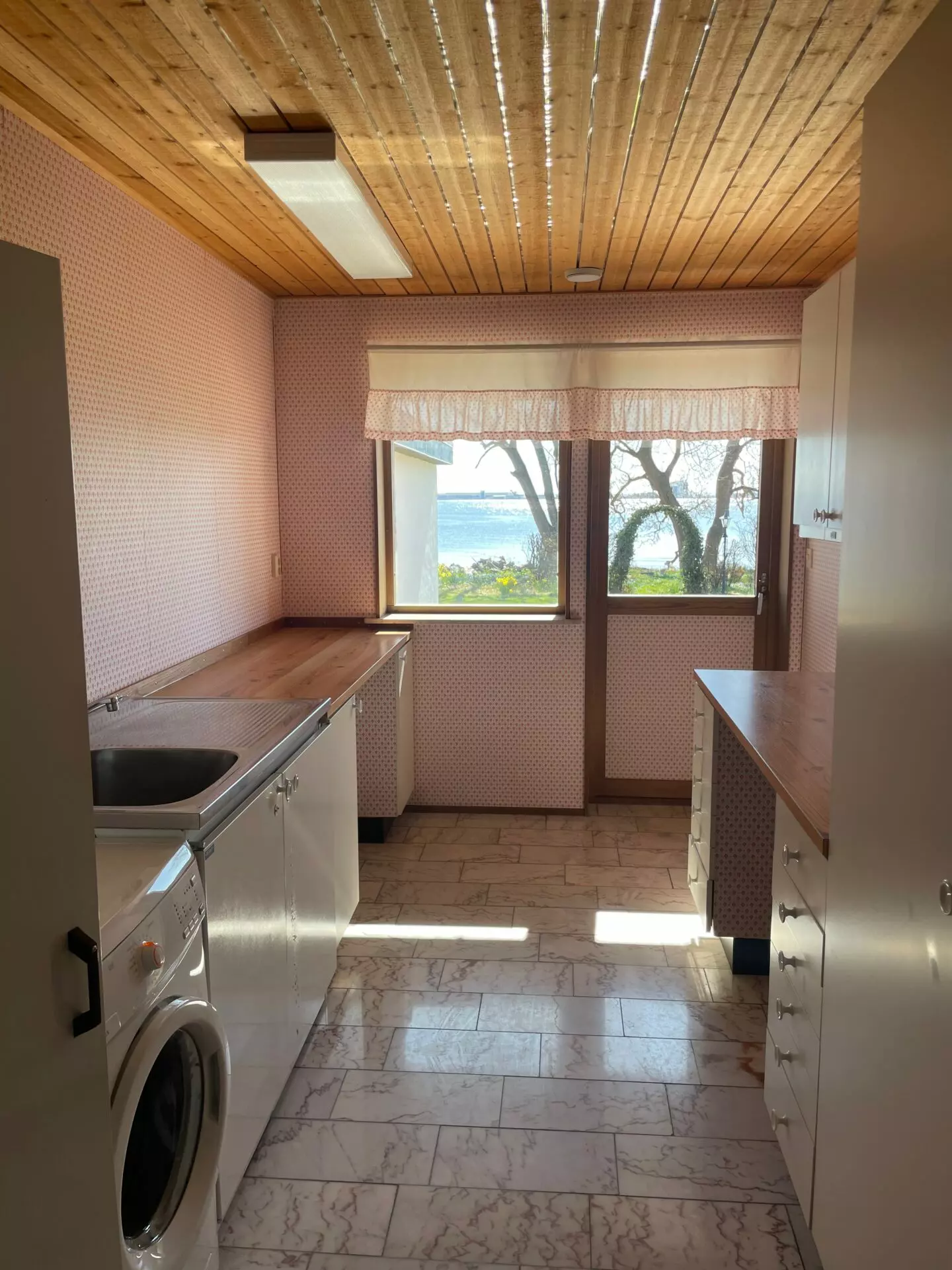 Villa Of 210 M² With Ocean View In Strand
