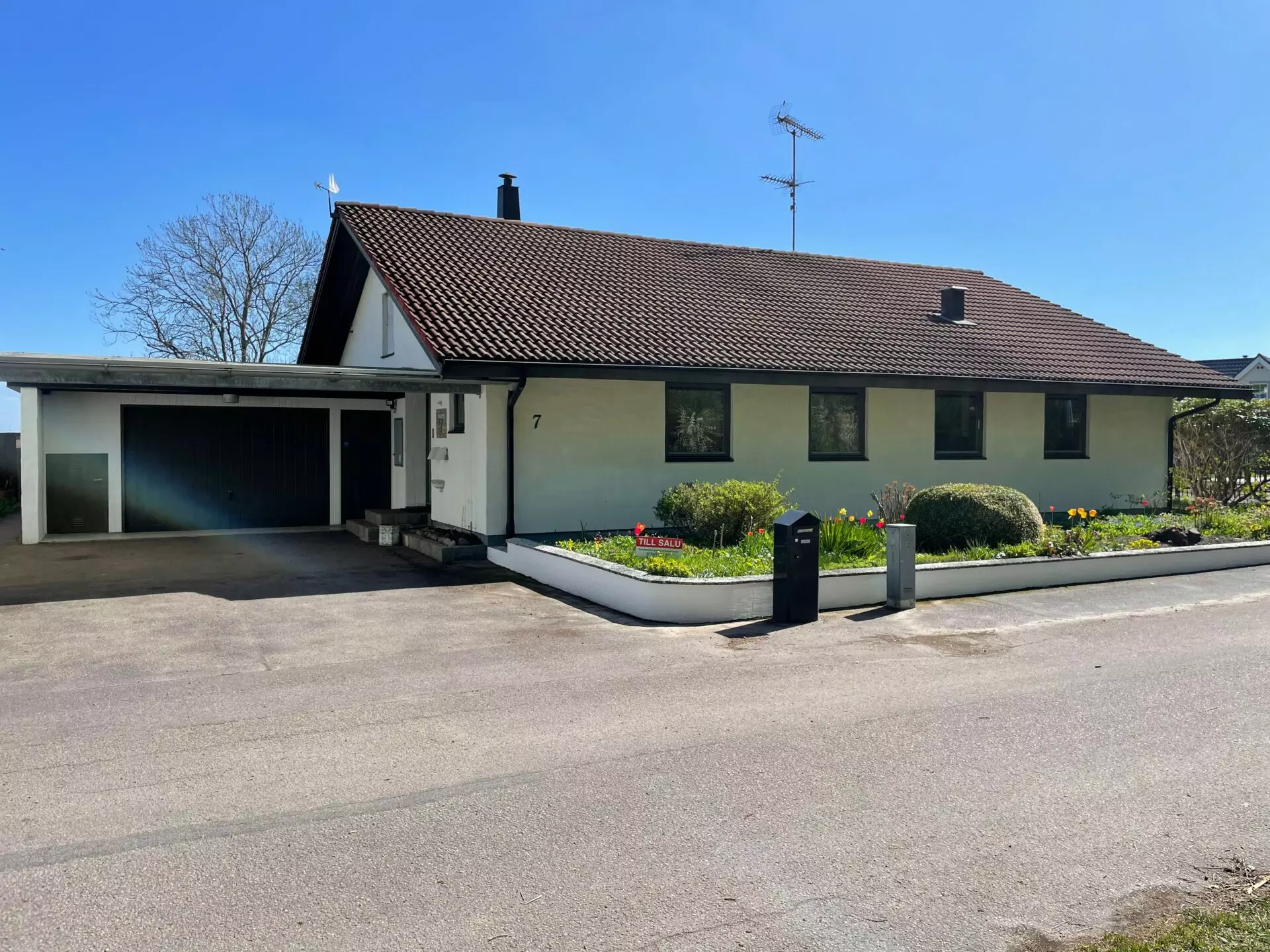 Villa Of 210 M² With Ocean View In Strand