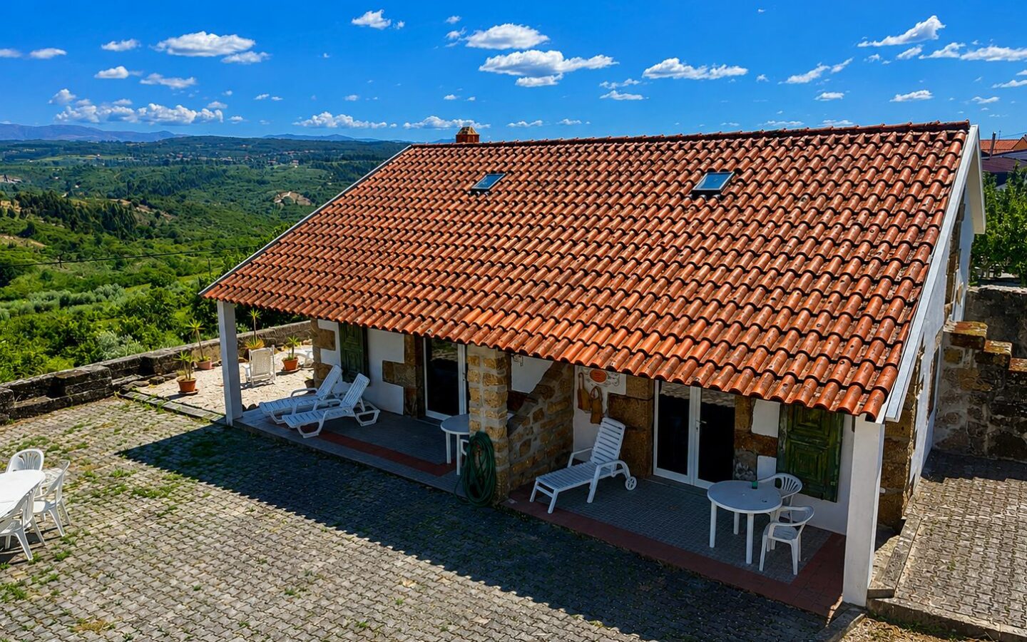 Countryhouse Of 500 M² With Central Portugal In Its Location