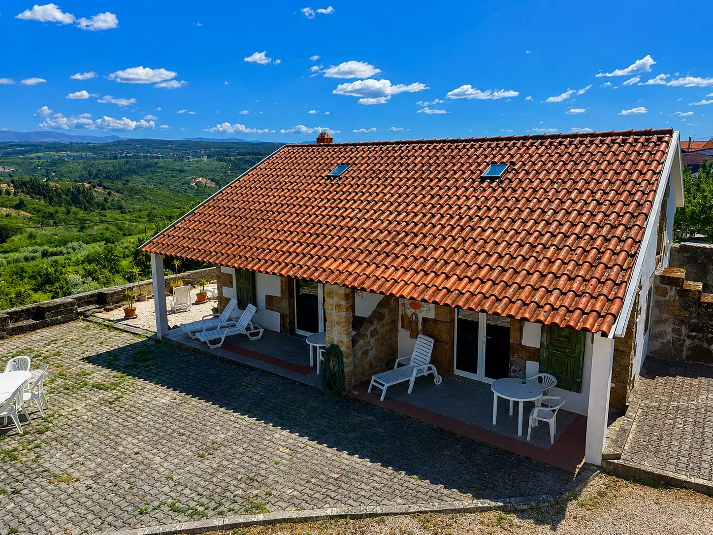 Countryhouse Of 500 M² With Central Portugal In Its Location