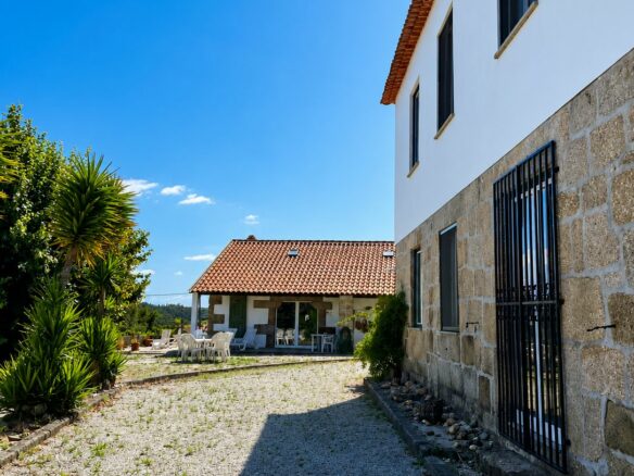 Countryhouse Of 250 M² With Garden In Central Portugal