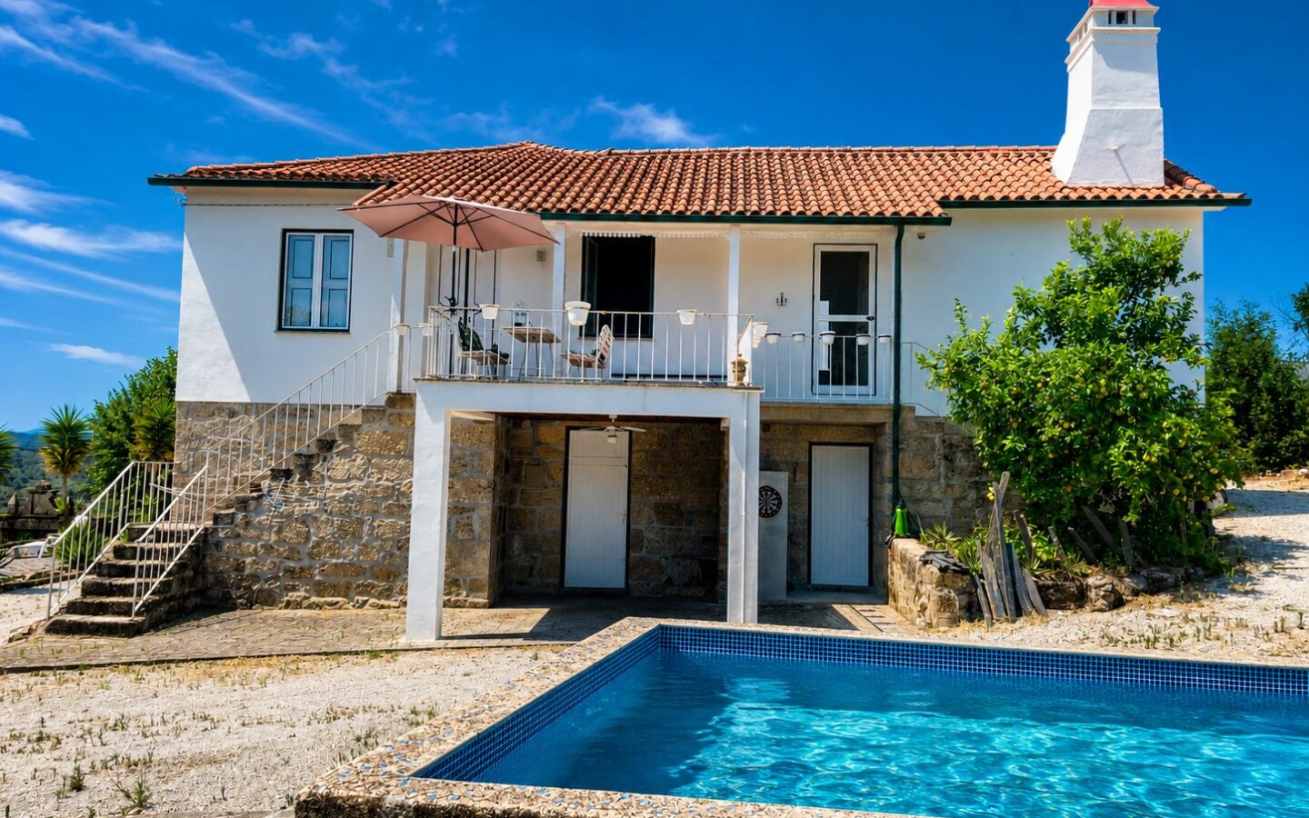 Countryhouse Of 500 M² With Central Portugal In Its Location