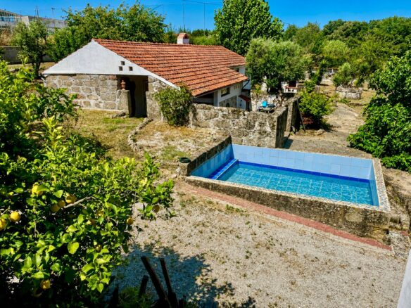Countryhouse Of 250 M² With Garden In Central Portugal