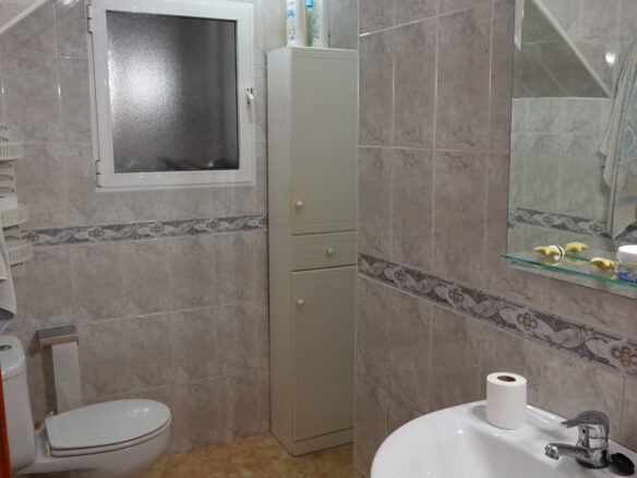 House Of 300 M² With Large Orchard In 30 Minutes From The Sea