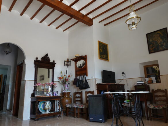 House Of 300 M² With Large Orchard In 30 Minutes From The Sea