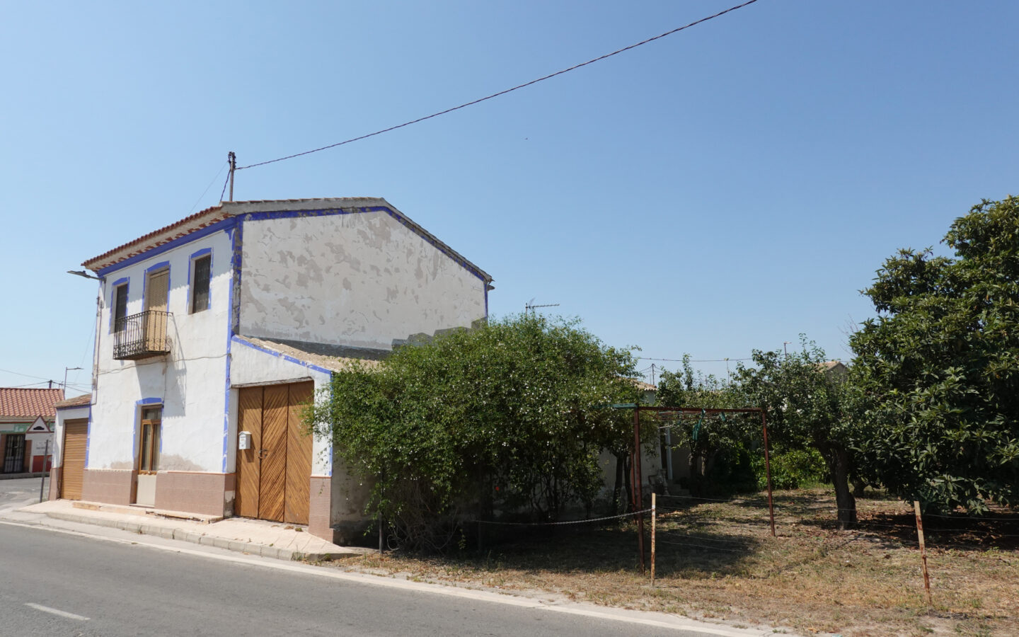 House Of 300 M² With Large Orchard In 30 Minutes From The Sea
