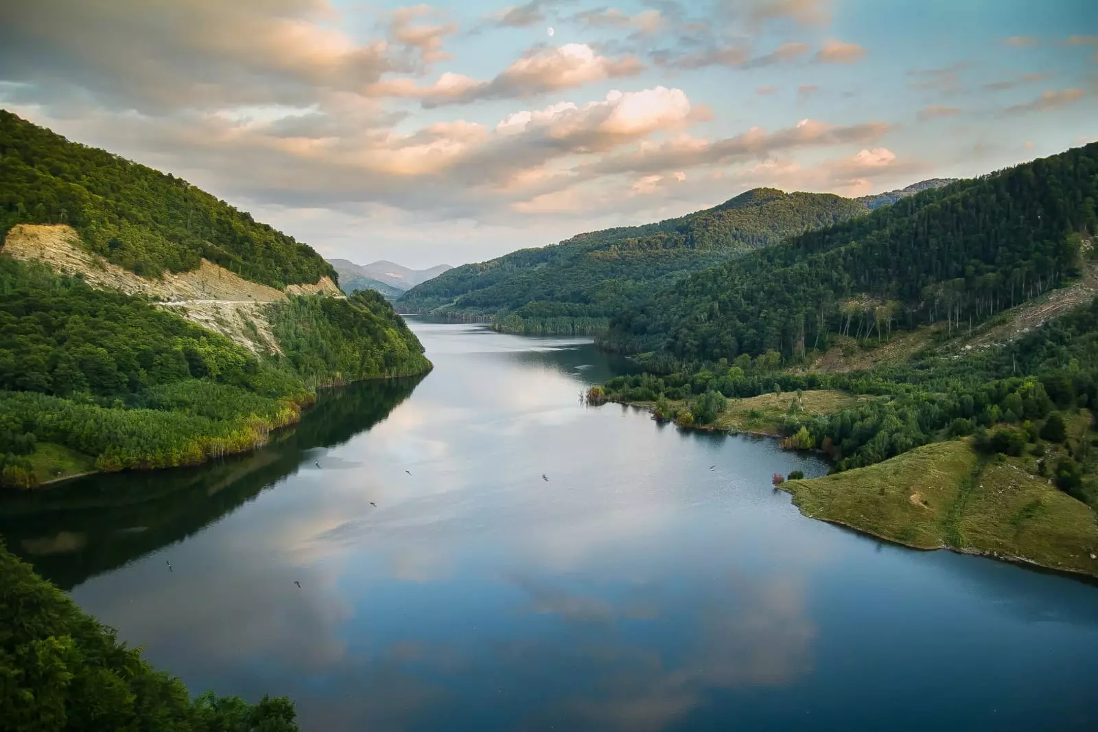 5 Hectares Off-grid Property With 3 Natural Springs In Lake Siriu, Romania