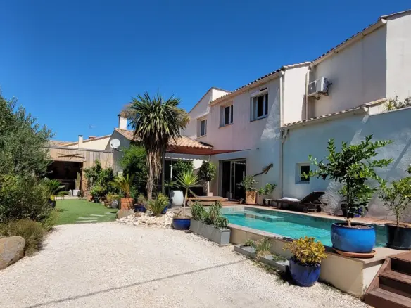 House Of 170 M² In Bassan, France
