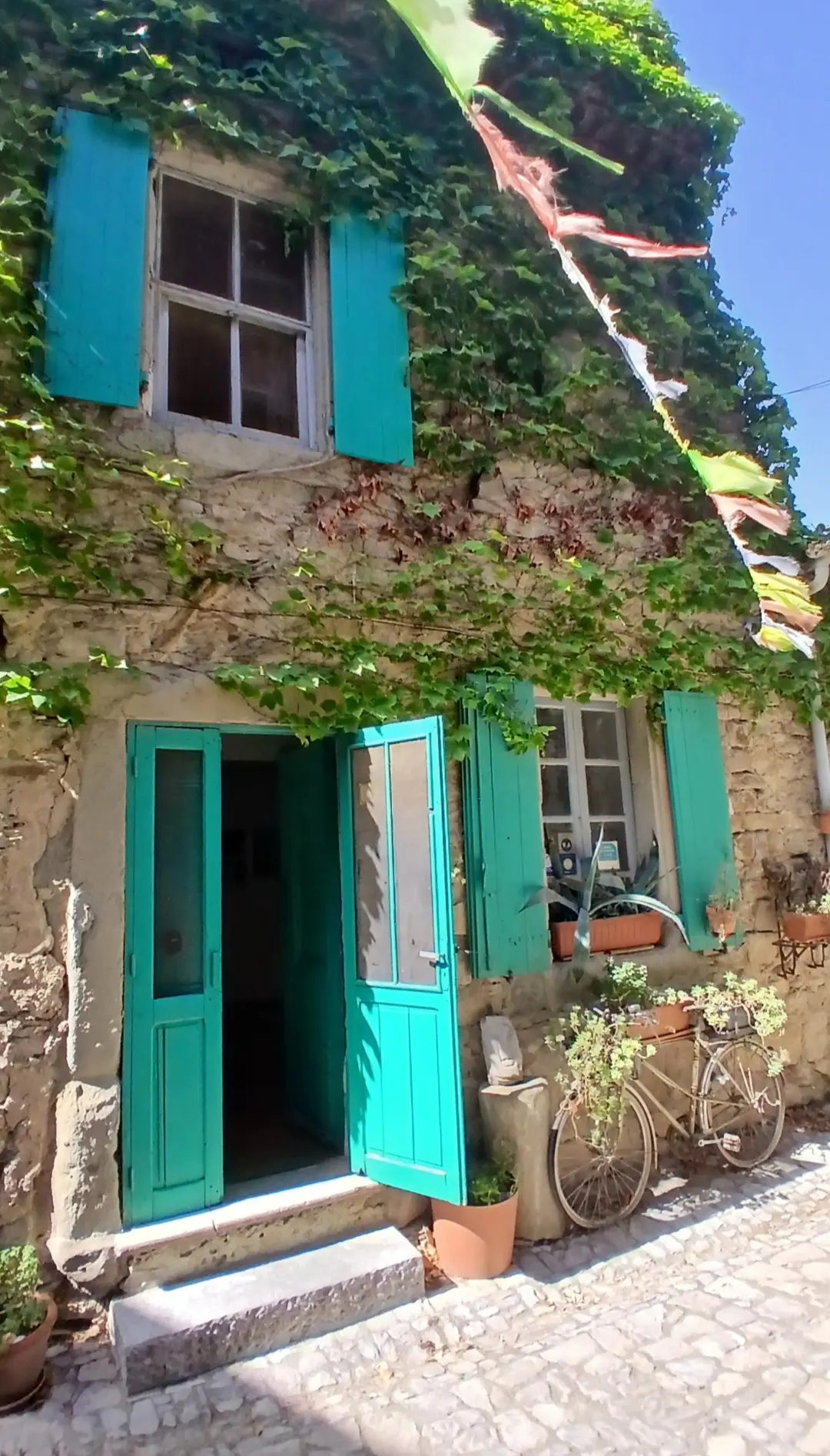 House Of 145 M² With Features In Olonzac, France