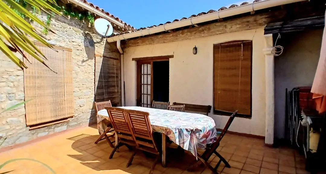 House Of 145 M² With Features In Olonzac, France