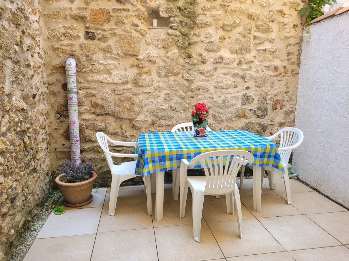 Apartment Of 60 M² In Saint Genies De Fontedit