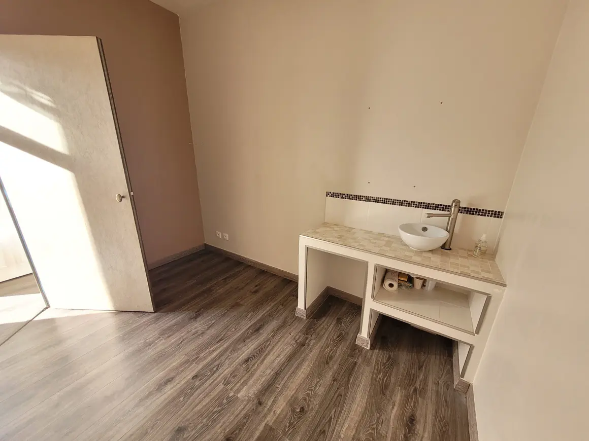 Apartment Of 77 M² In Saint Genies De Fontedit