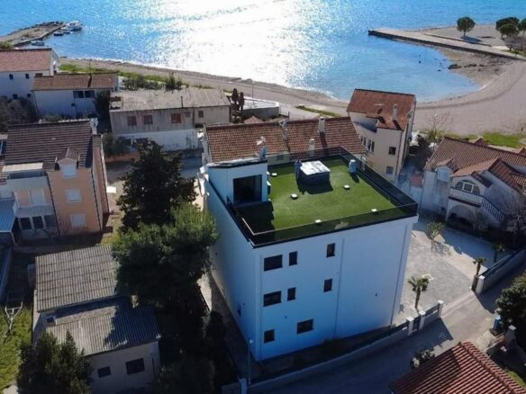 Villa Of 300 M² With Rooftop Jacuzzi In Srima, Vodice