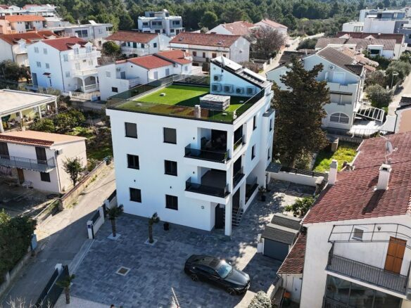 Villa Of 300 M² With Rooftop Jacuzzi In Srima, Vodice