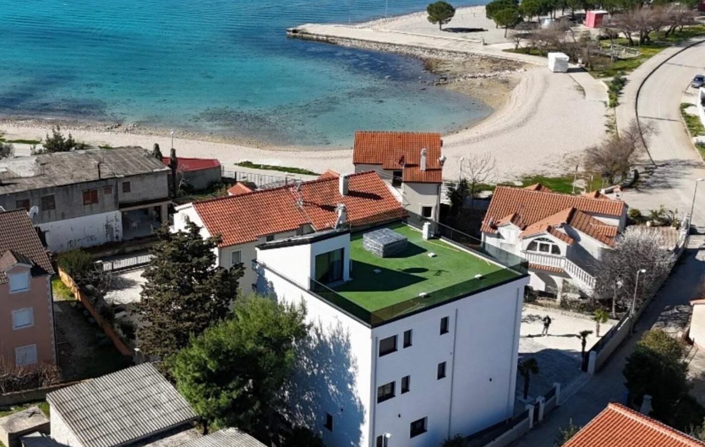 Villa Of 300 M² With Rooftop Jacuzzi In Srima, Vodice
