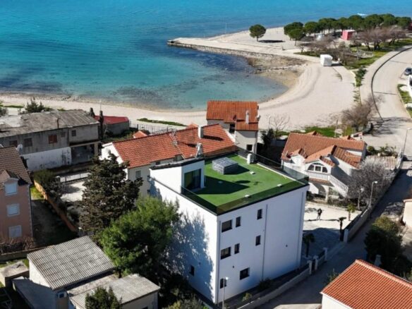 Villa Of 300 M² With Rooftop Jacuzzi In Srima, Vodice