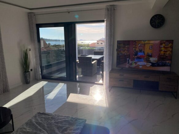 Villa Of 300 M² With Rooftop Jacuzzi In Srima, Vodice