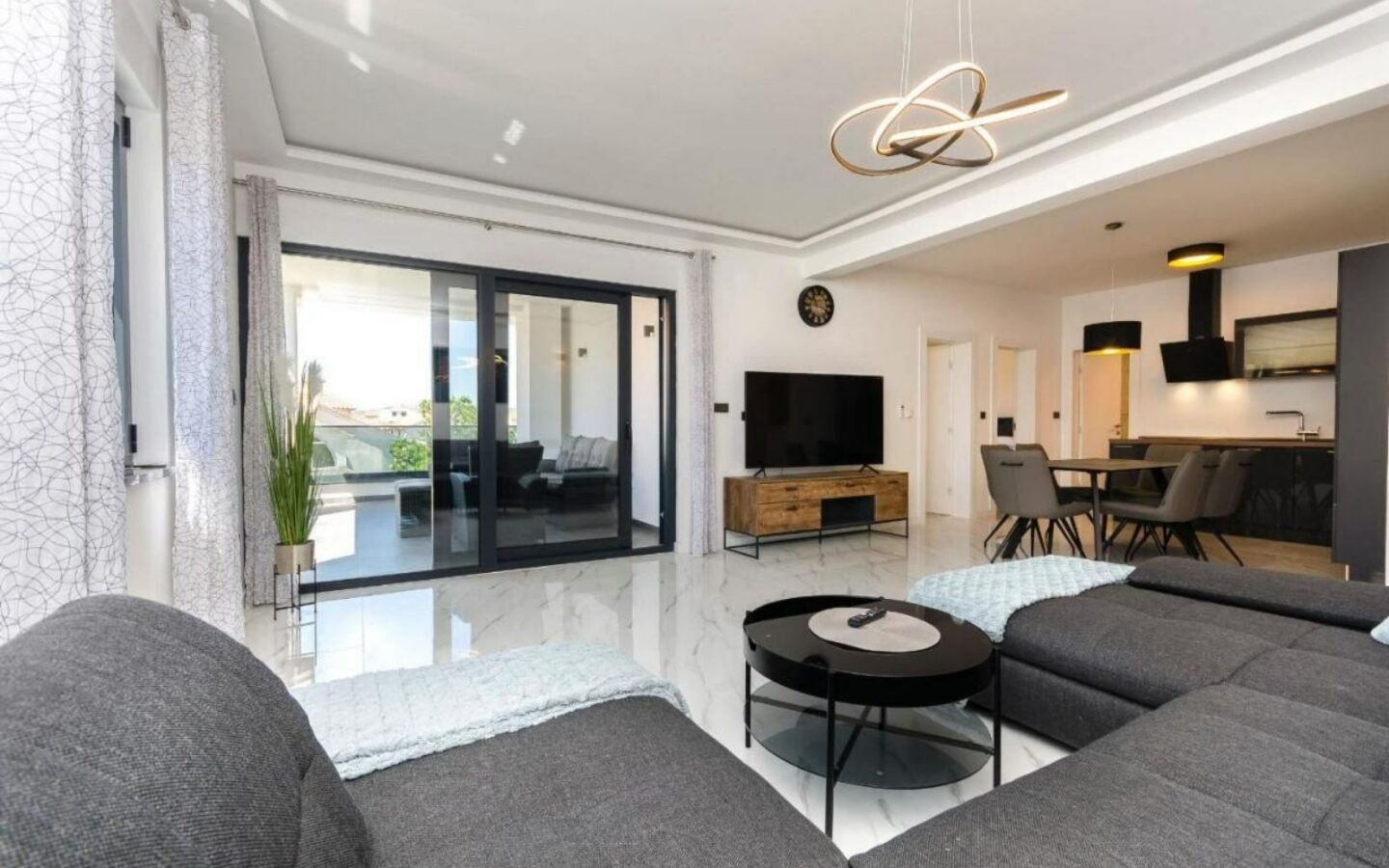 Villa Of 300 M² With Rooftop Jacuzzi In Srima, Vodice