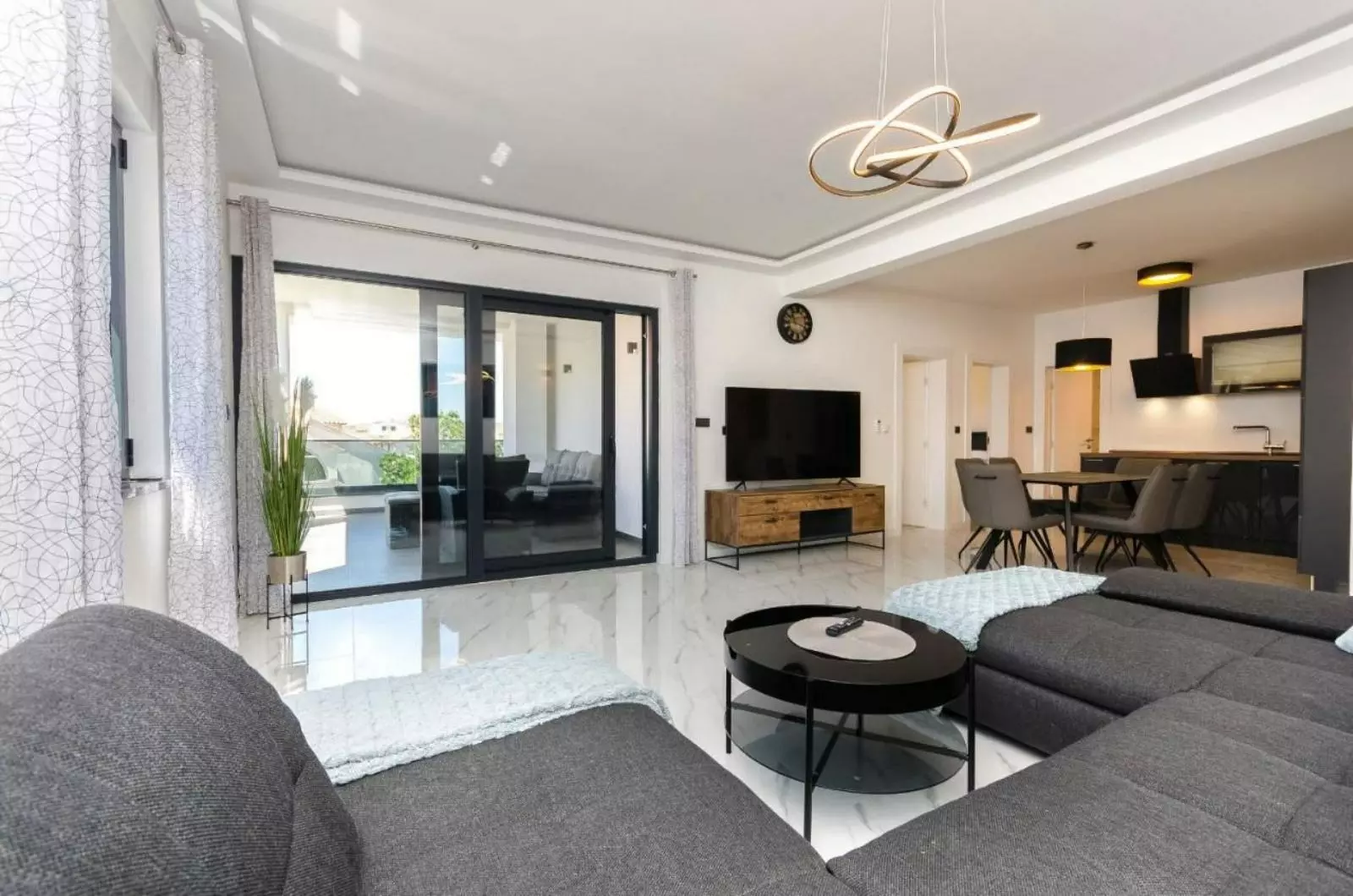 Villa Of 300 M² With Rooftop Jacuzzi In Srima, Vodice