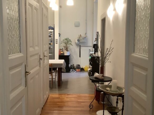 Apartment Of 81 M² With 3.7 M Ceilings & Loft Potential Near Városliget