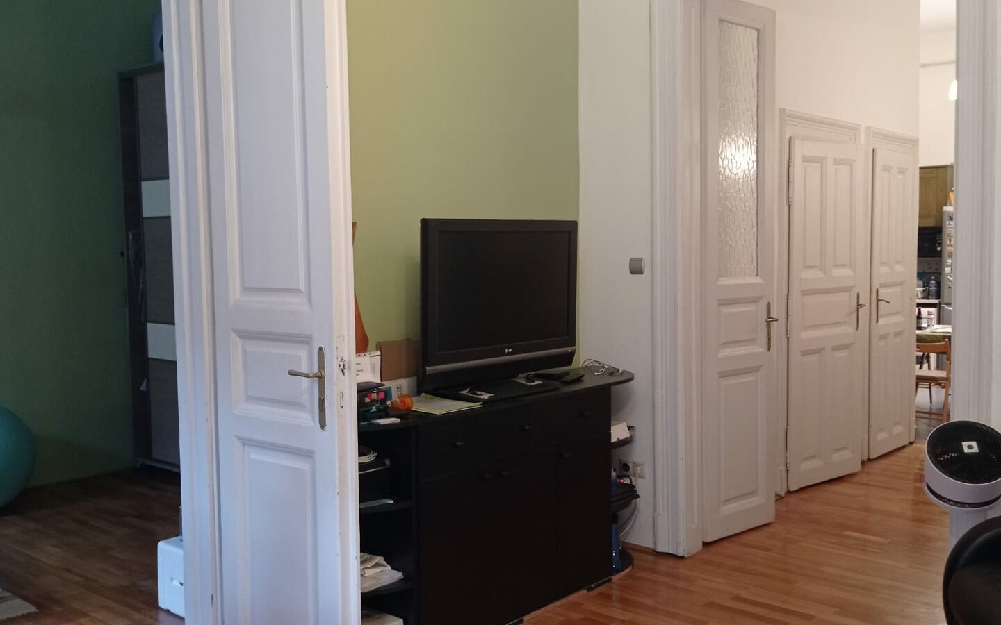 Apartment Of 81 M² With 3.7 M Ceilings & Loft Potential Near Városliget