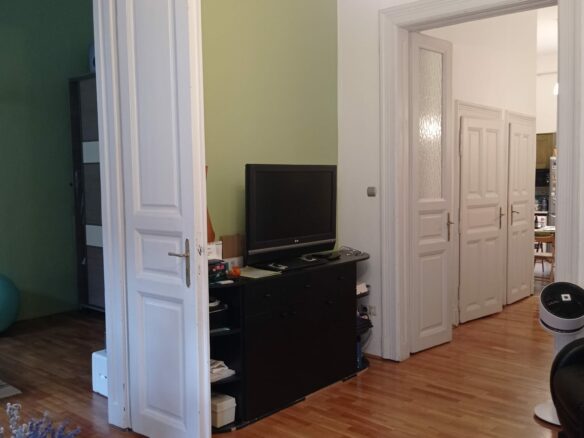 Apartment Of 81 M² With 3.7 M Ceilings & Loft Potential Near Városliget
