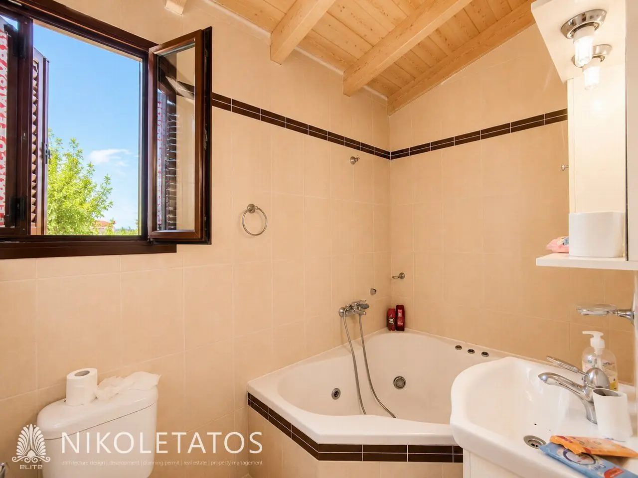 Villa Of 150 M² With Garden In Svoronata, Greece