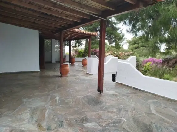 4-bedroom Detached House In Agioi Theodoroi, Greece (190 M²)