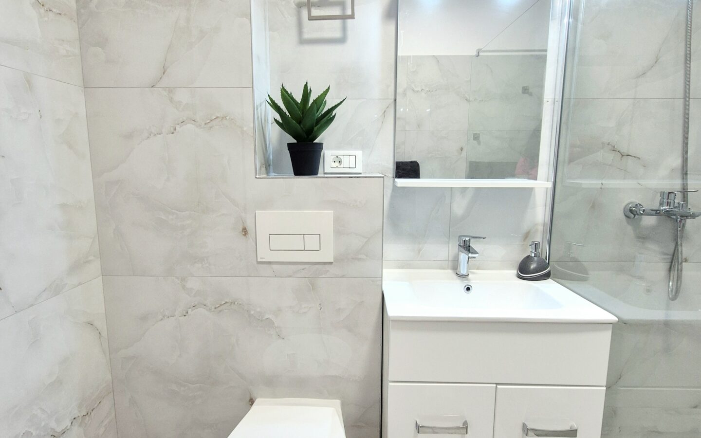 Brand-new Furnished Apartment With Parking | Ready To Rent | Alba Iulia, Romania