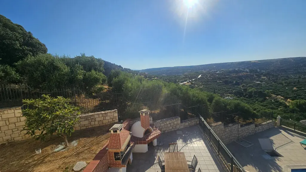 Villa Of 380 M² In Crete