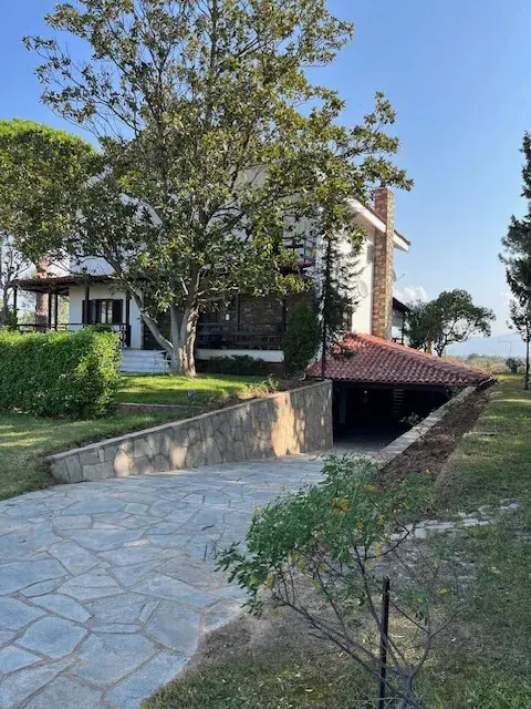 Villa Of 450 M² In The Suburbs Of Thessaloniki
