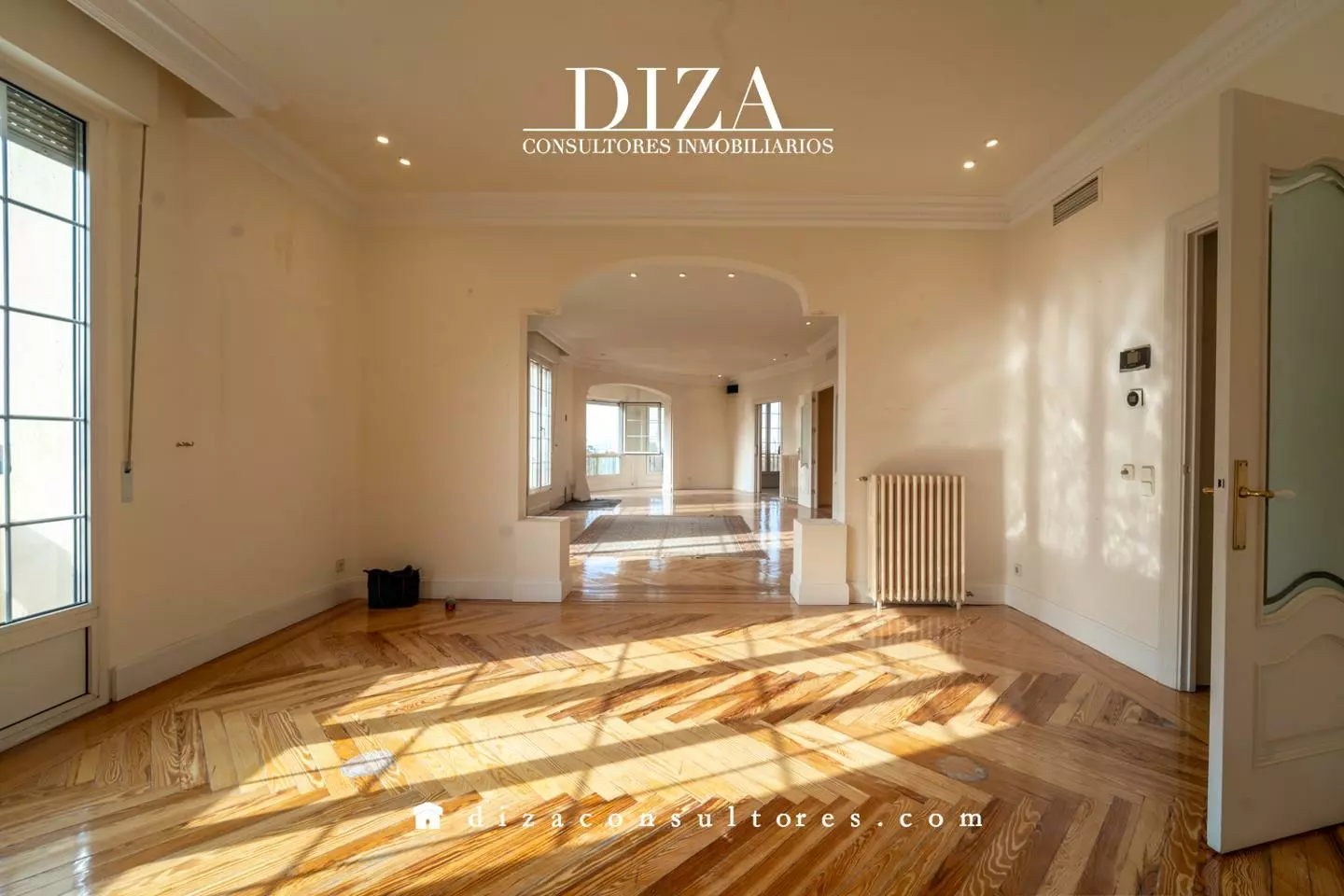 4078758-c8386026 Penthouse Of 0 M² With Corner Location In The Retreat