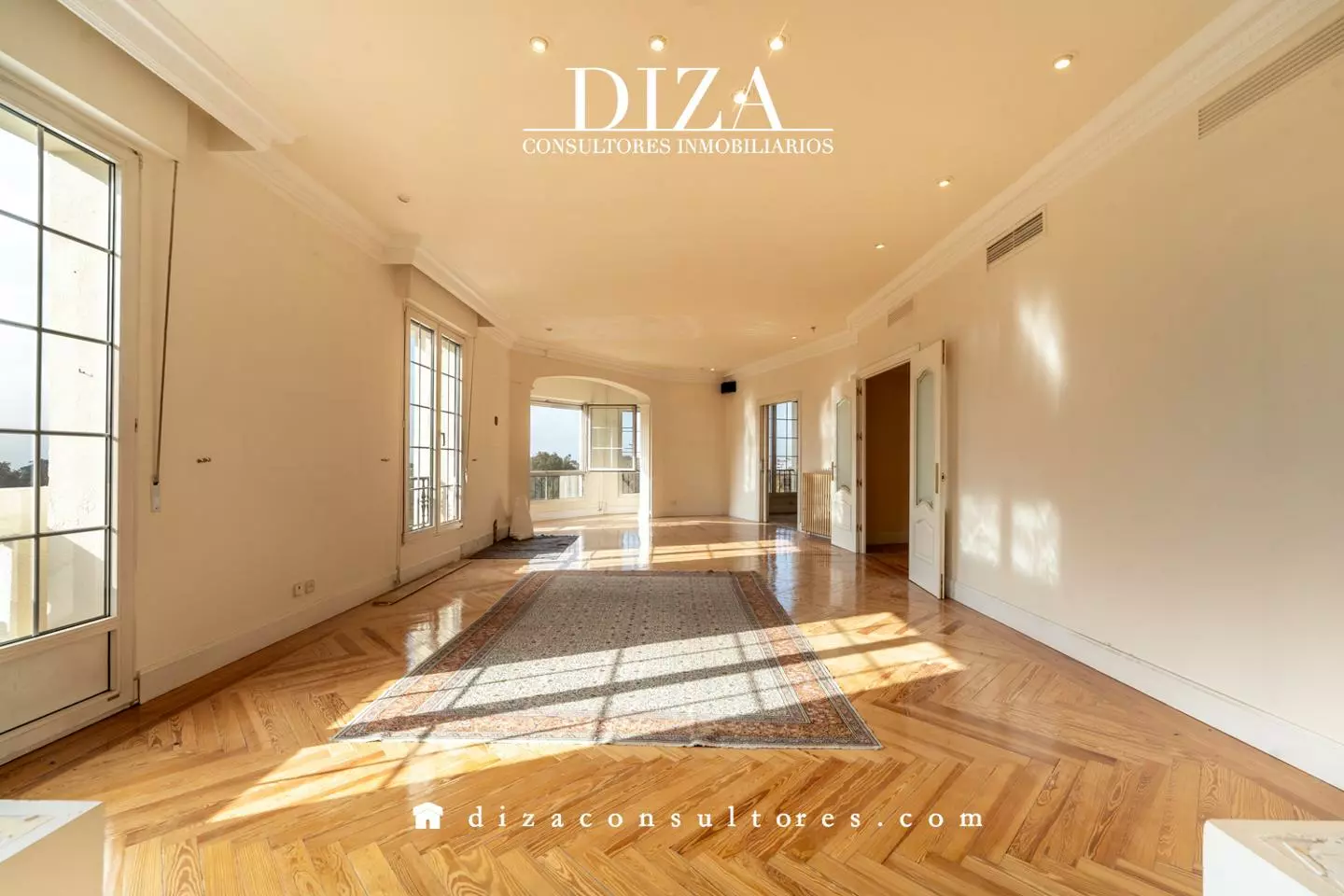 4078758-ceb2d44c Penthouse Of 0 M² With Corner Location In The Retreat