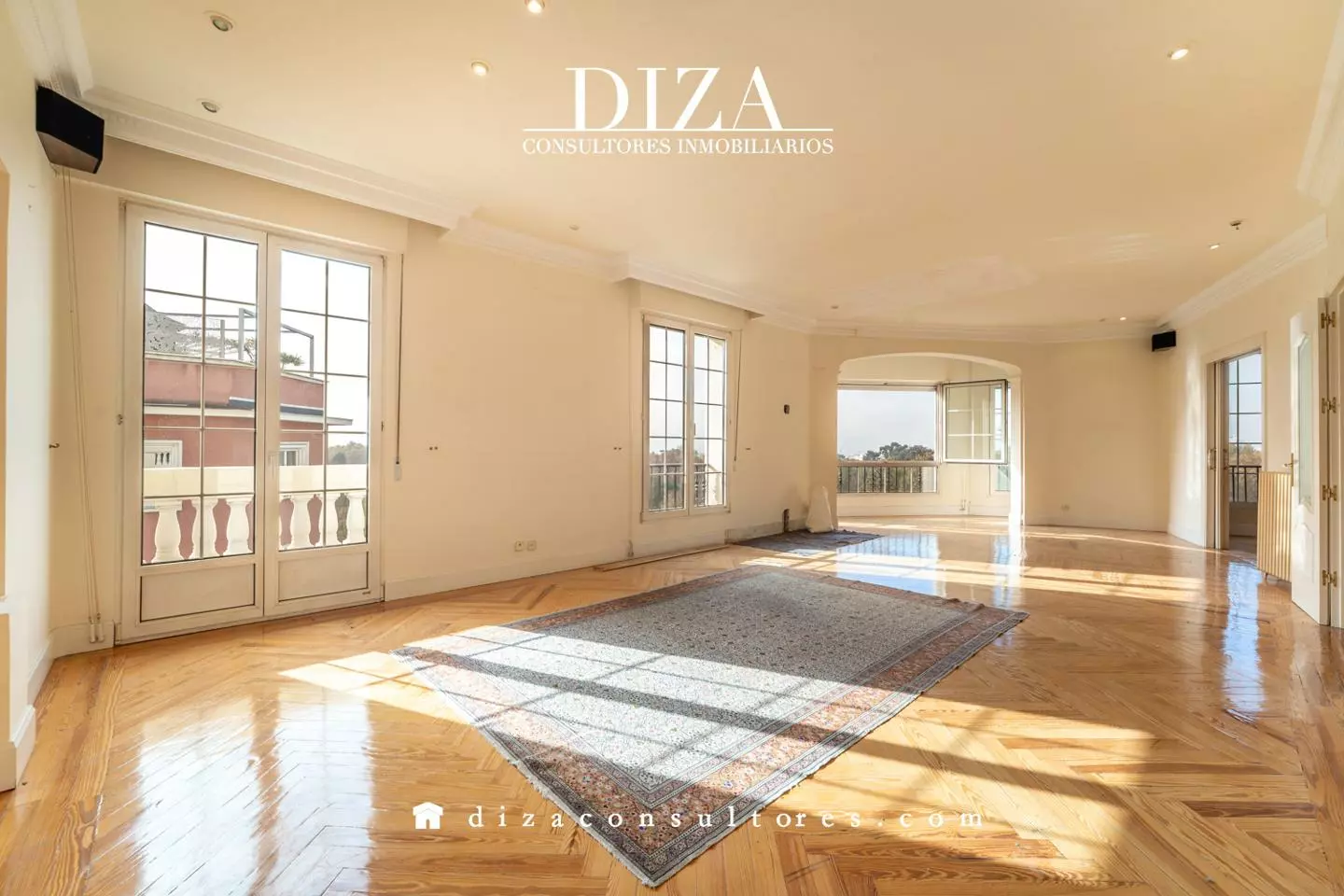 4078758-e9244c42 Penthouse Of 0 M² With Corner Location In The Retreat