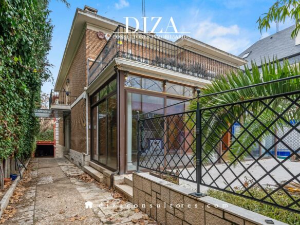 Independent Villa Of X With Renovation Potential In El Viso